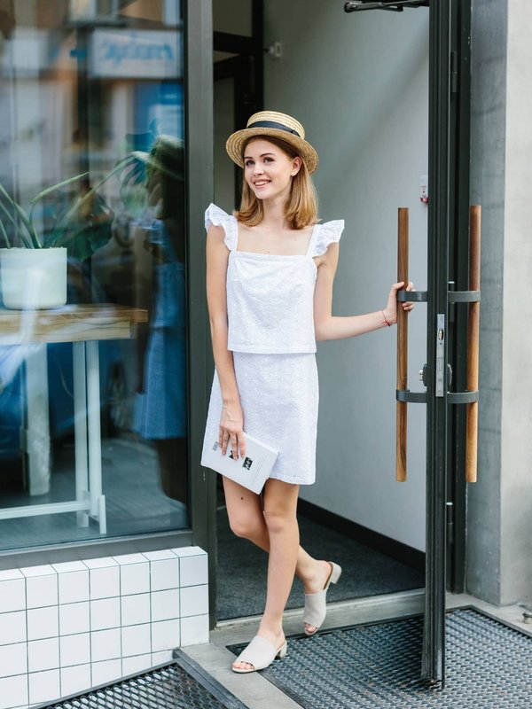 What are the Best Tips for Styling a Silk Midi Skirt for Daytime?